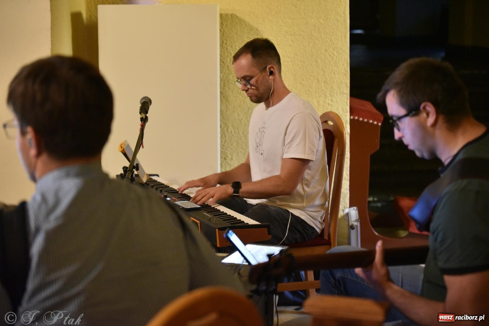 Zdjęcie w galerii na portalu naszraciborz.pl: Raciborski Wieczór Uwielbienia w kościele NSPJ [FOTO] wiadomości z regionu