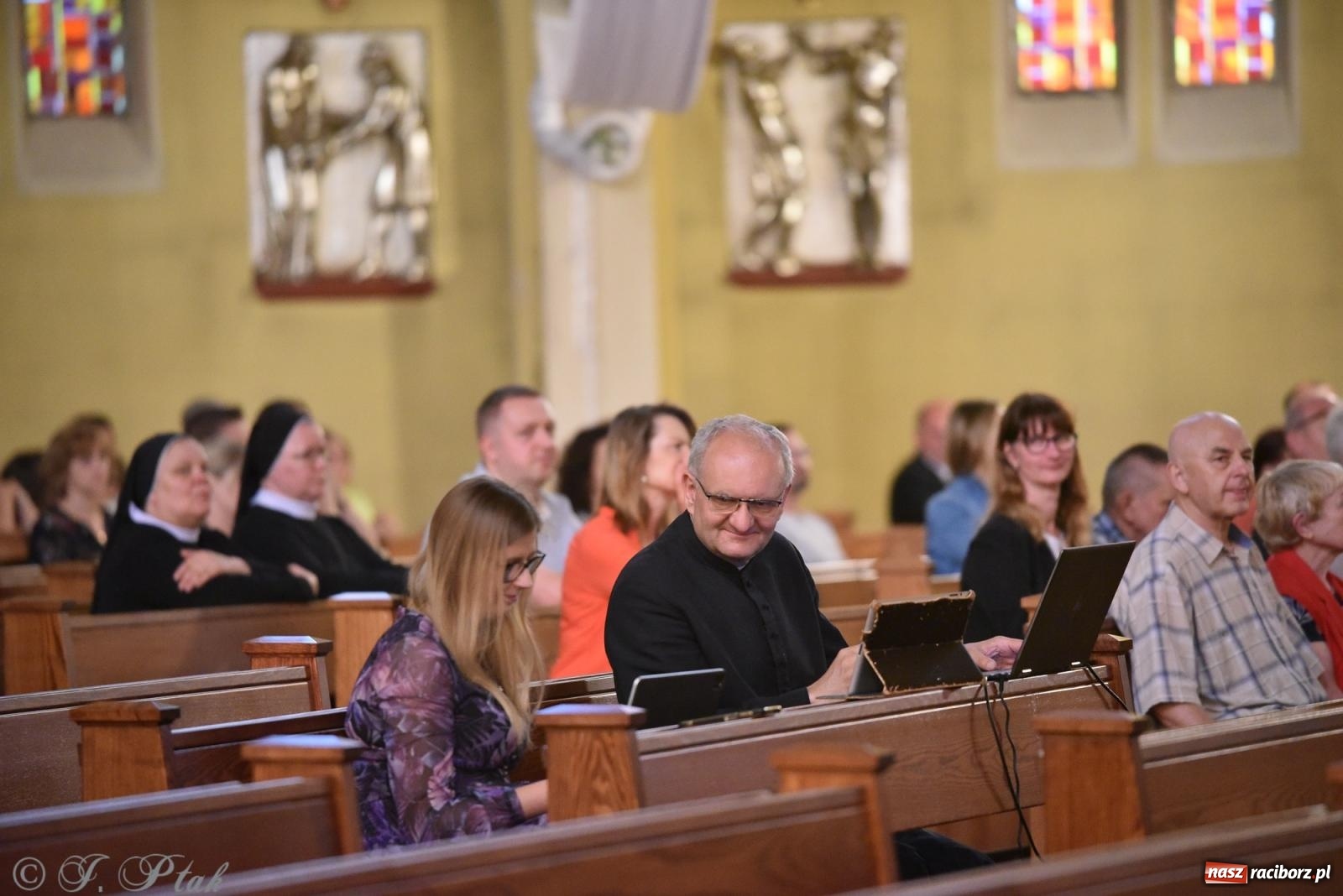 Zdjęcie w galerii na portalu naszraciborz.pl: Raciborski Wieczór Uwielbienia w kościele NSPJ [FOTO] wiadomości z regionu