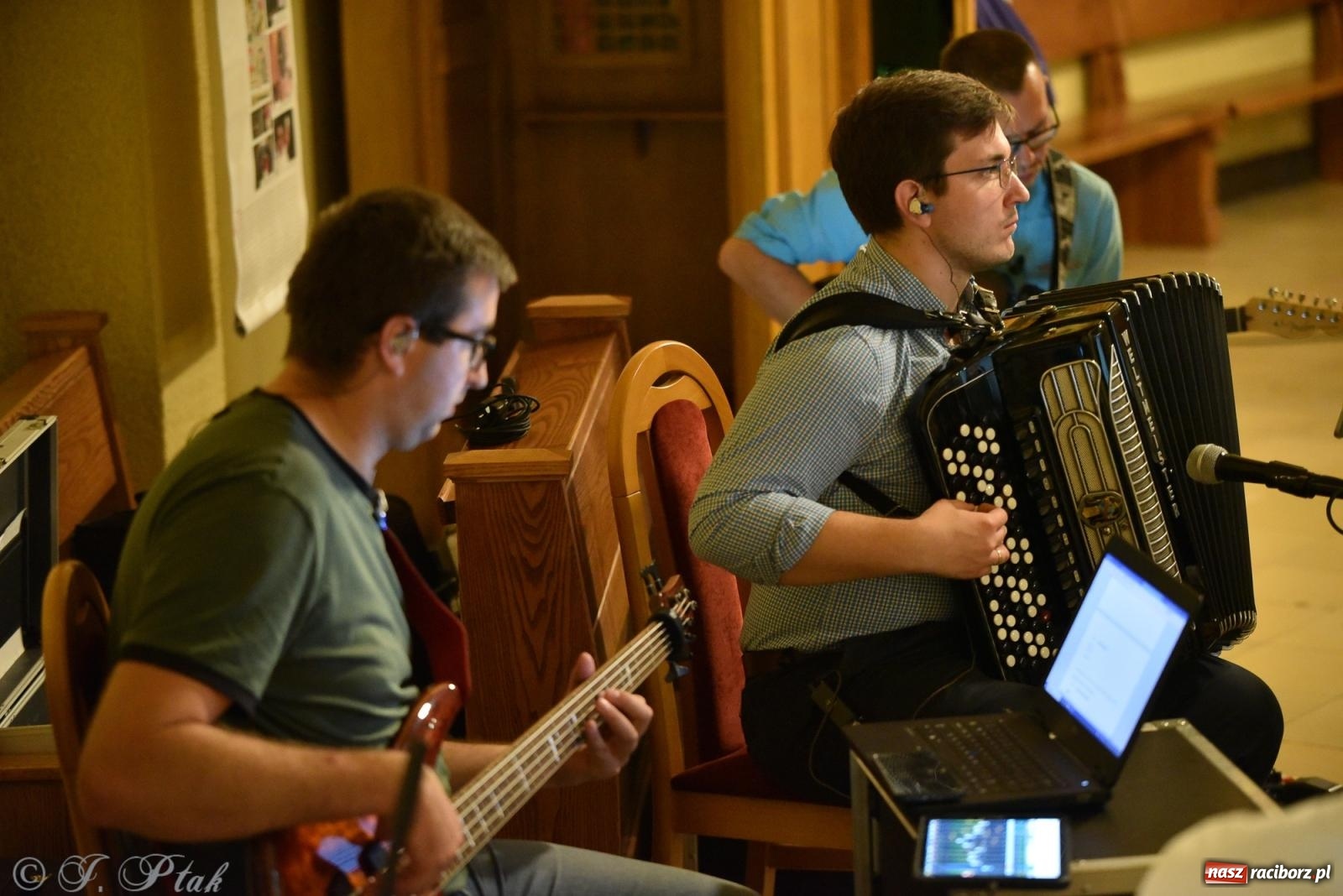 Zdjęcie w galerii na portalu naszraciborz.pl: Raciborski Wieczór Uwielbienia w kościele NSPJ [FOTO] wiadomości z regionu