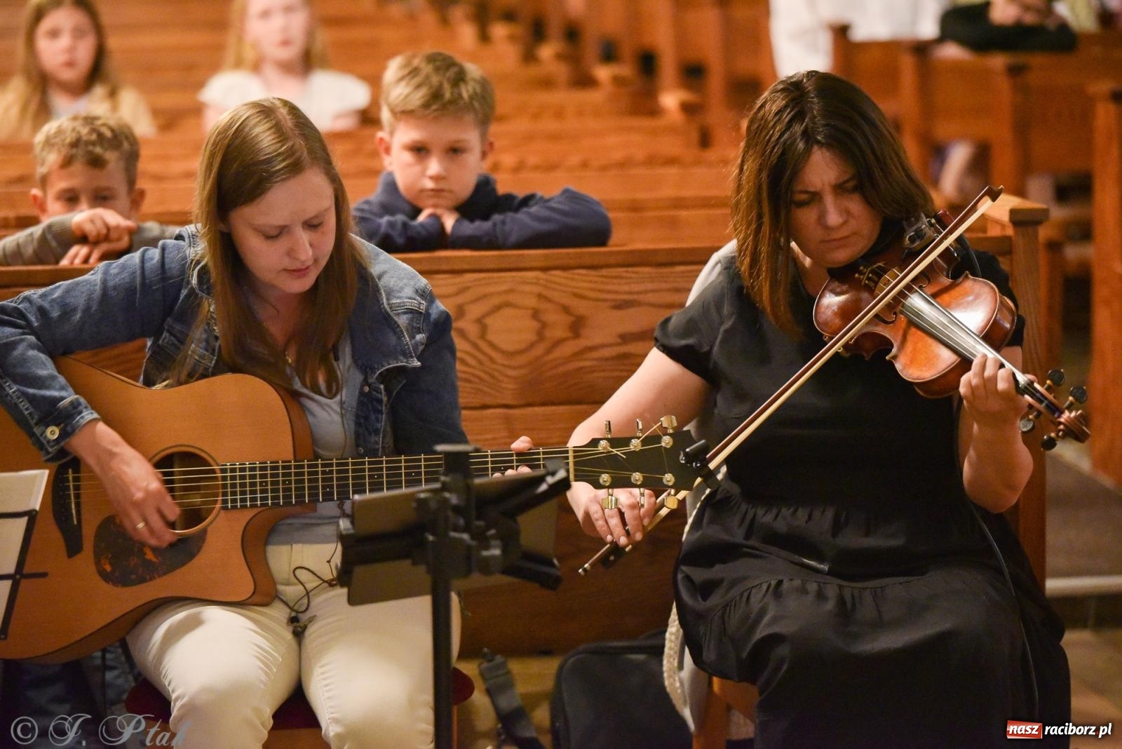 Zdjęcie w galerii na portalu naszraciborz.pl: Raciborski Wieczór Uwielbienia w kościele NSPJ [FOTO] wiadomości z regionu
