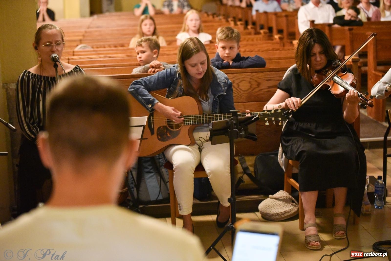 Zdjęcie w galerii na portalu naszraciborz.pl: Raciborski Wieczór Uwielbienia w kościele NSPJ [FOTO] wiadomości z regionu