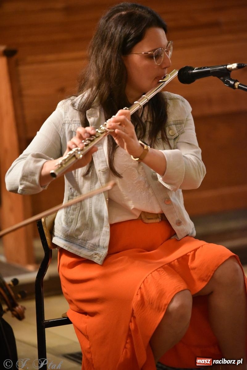 Zdjęcie w galerii na portalu naszraciborz.pl: Raciborski Wieczór Uwielbienia w kościele NSPJ [FOTO] wiadomości z regionu