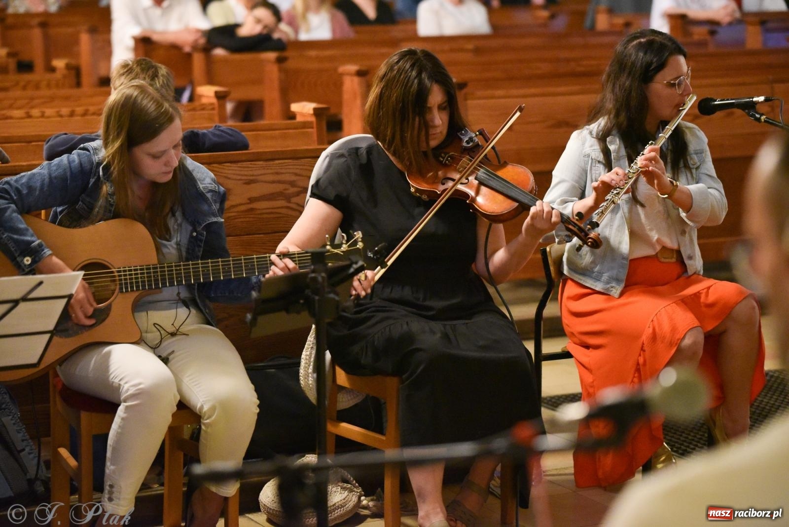 Zdjęcie w galerii na portalu naszraciborz.pl: Raciborski Wieczór Uwielbienia w kościele NSPJ [FOTO] wiadomości z regionu