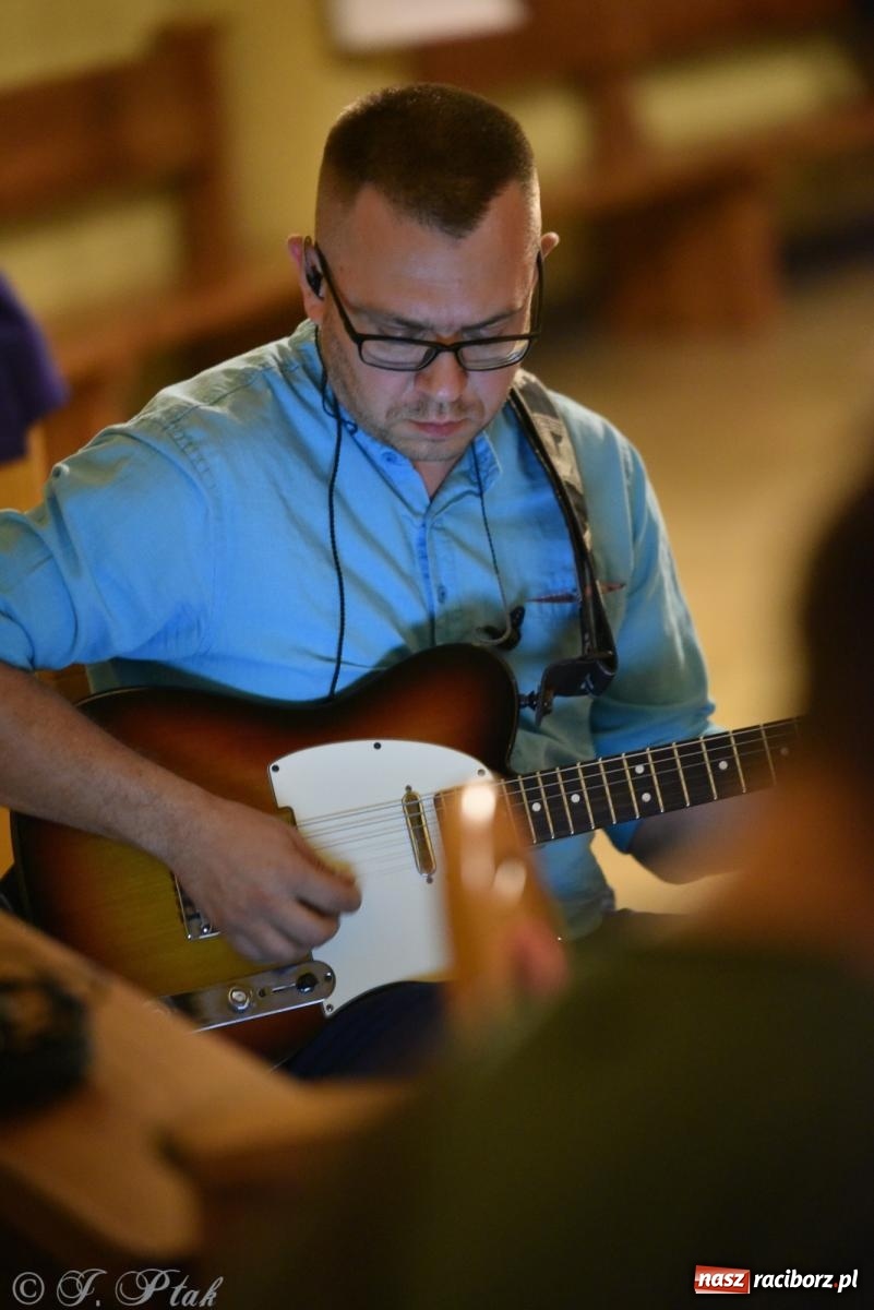 Zdjęcie w galerii na portalu naszraciborz.pl: Raciborski Wieczór Uwielbienia w kościele NSPJ [FOTO] wiadomości z regionu