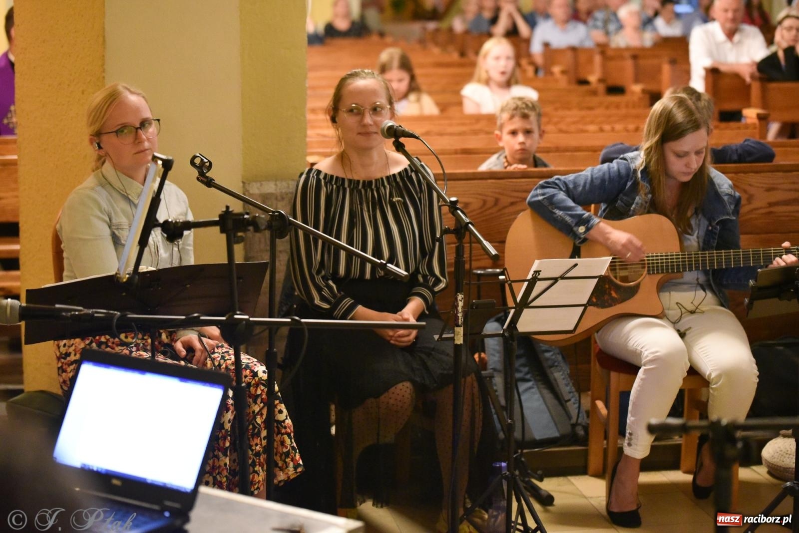 Zdjęcie w galerii na portalu naszraciborz.pl: Raciborski Wieczór Uwielbienia w kościele NSPJ [FOTO] wiadomości z regionu