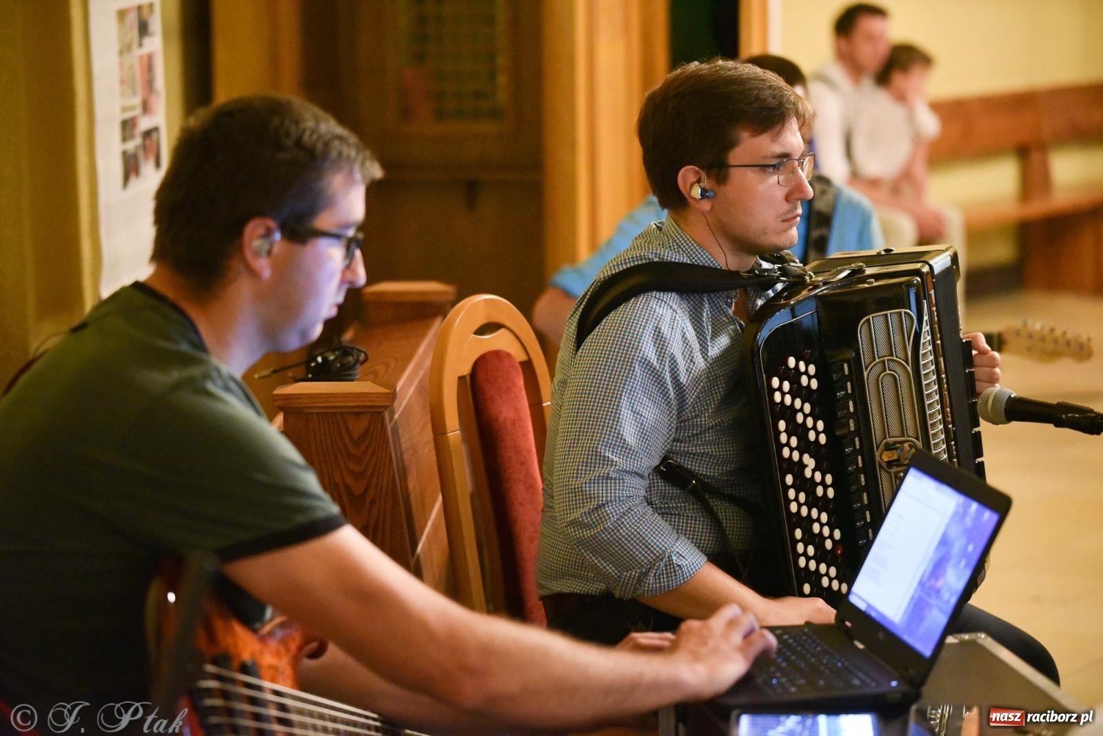 Zdjęcie w galerii na portalu naszraciborz.pl: Raciborski Wieczór Uwielbienia w kościele NSPJ [FOTO] wiadomości z regionu
