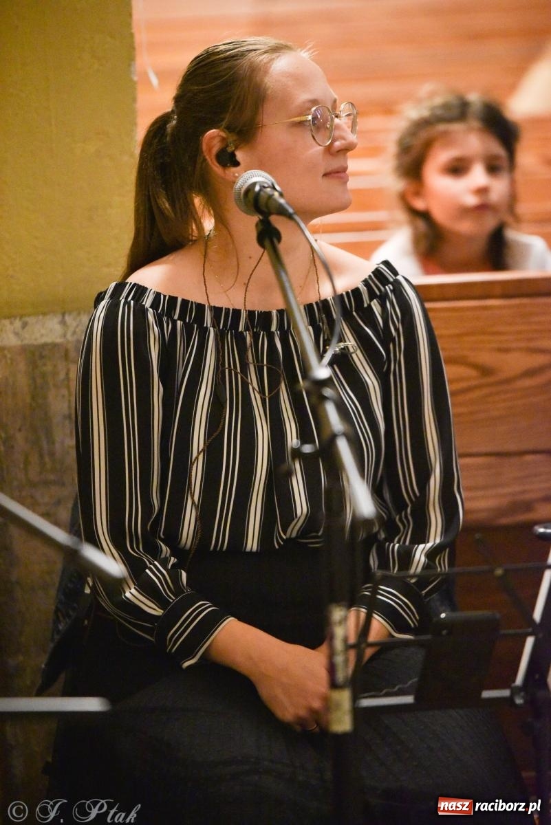 Zdjęcie w galerii na portalu naszraciborz.pl: Raciborski Wieczór Uwielbienia w kościele NSPJ [FOTO] wiadomości z regionu