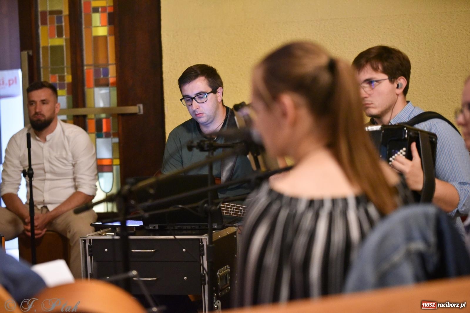 Zdjęcie w galerii na portalu naszraciborz.pl: Raciborski Wieczór Uwielbienia w kościele NSPJ [FOTO] wiadomości z regionu