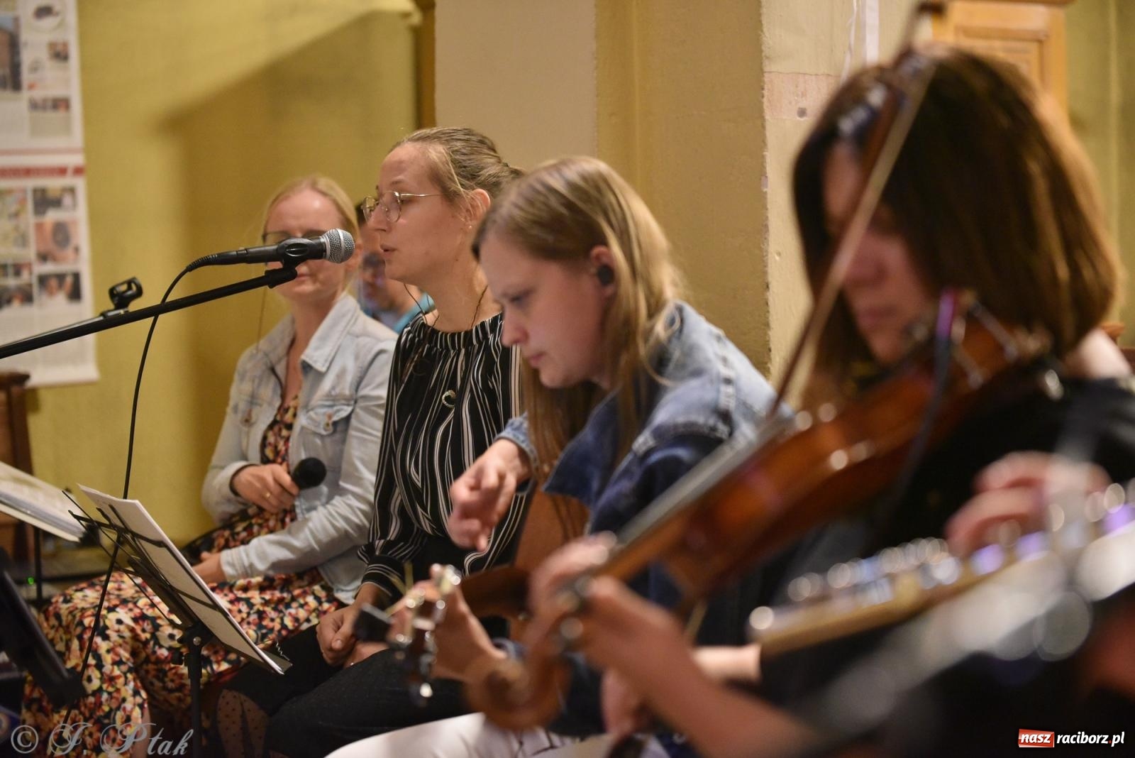 Zdjęcie w galerii na portalu naszraciborz.pl: Raciborski Wieczór Uwielbienia w kościele NSPJ [FOTO] wiadomości z regionu