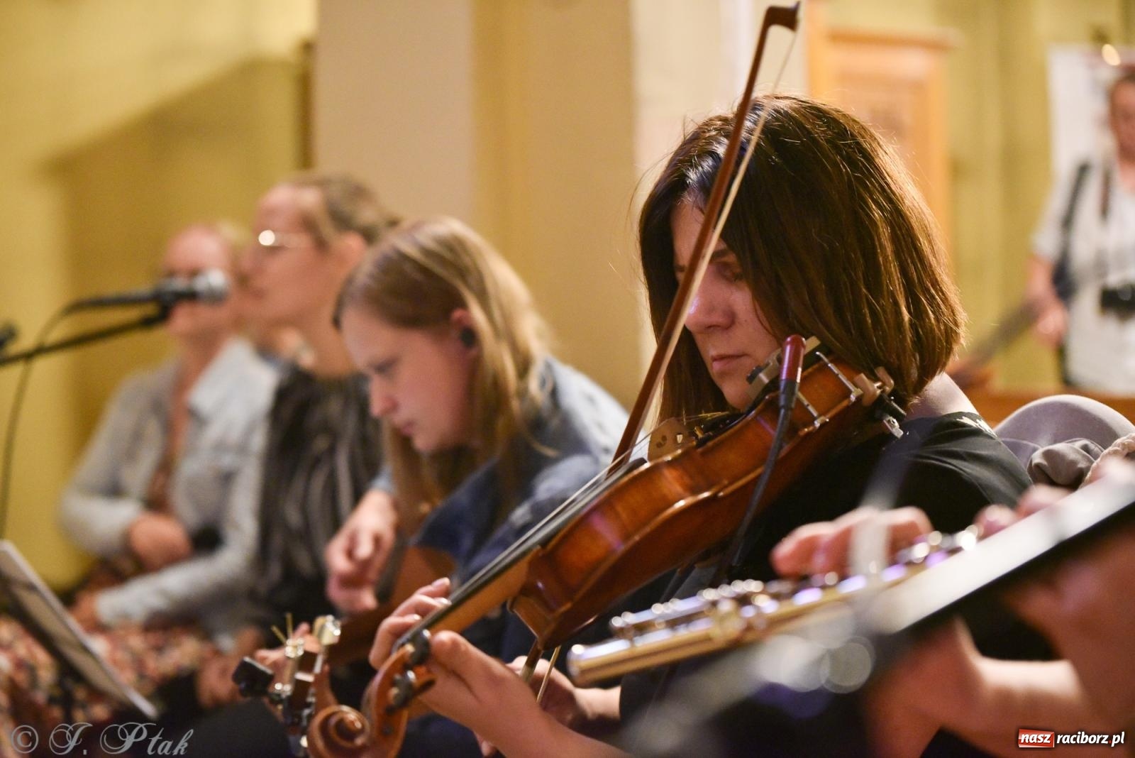 Zdjęcie w galerii na portalu naszraciborz.pl: Raciborski Wieczór Uwielbienia w kościele NSPJ [FOTO] wiadomości z regionu