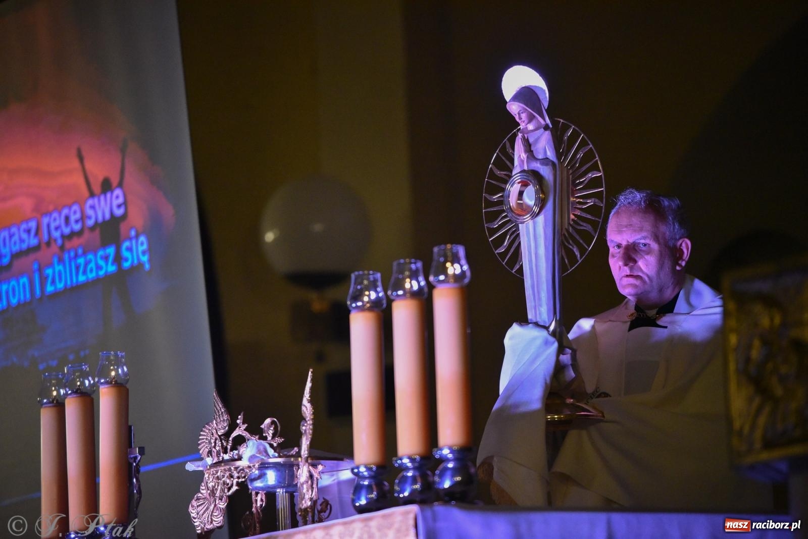 Zdjęcie w galerii na portalu naszraciborz.pl: Raciborski Wieczór Uwielbienia w kościele NSPJ [FOTO] wiadomości z regionu