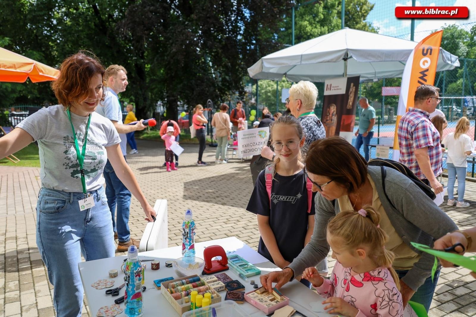 Zdjęcie w galerii na portalu naszraciborz.pl: Dzień Dziecka z Biblioteką – w tym roku bawiliśmy się na EKO Pikniku Integracyjnym wiadomości z regionu