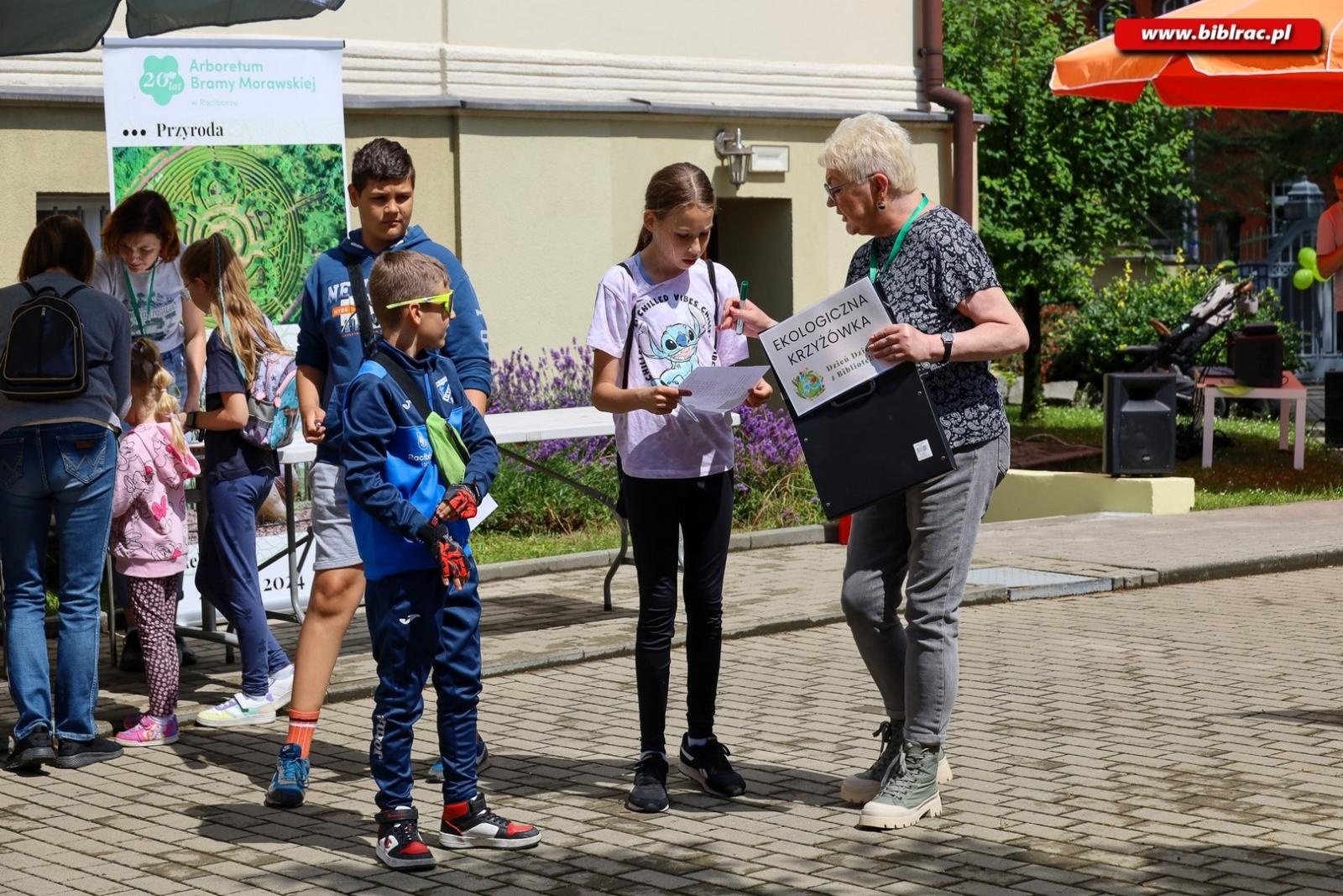Zdjęcie w galerii na portalu naszraciborz.pl: Dzień Dziecka z Biblioteką – w tym roku bawiliśmy się na EKO Pikniku Integracyjnym wiadomości z regionu