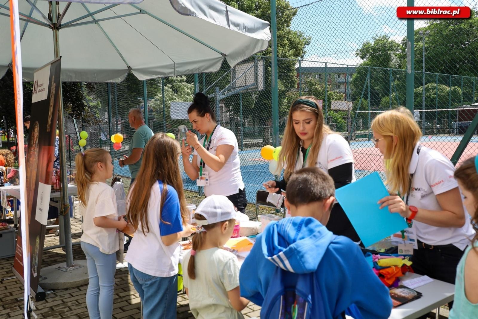 Zdjęcie w galerii na portalu naszraciborz.pl: Dzień Dziecka z Biblioteką – w tym roku bawiliśmy się na EKO Pikniku Integracyjnym wiadomości z regionu