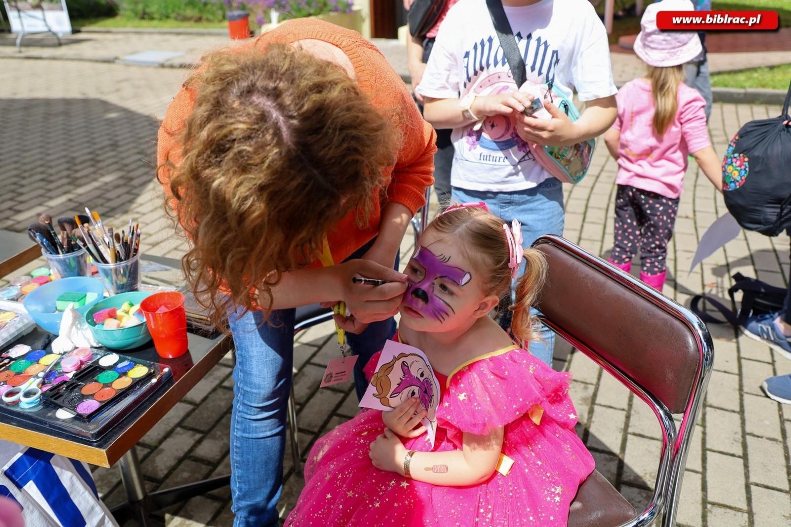 Zdjęcie w galerii na portalu naszraciborz.pl: Dzień Dziecka z Biblioteką – w tym roku bawiliśmy się na EKO Pikniku Integracyjnym wiadomości z regionu
