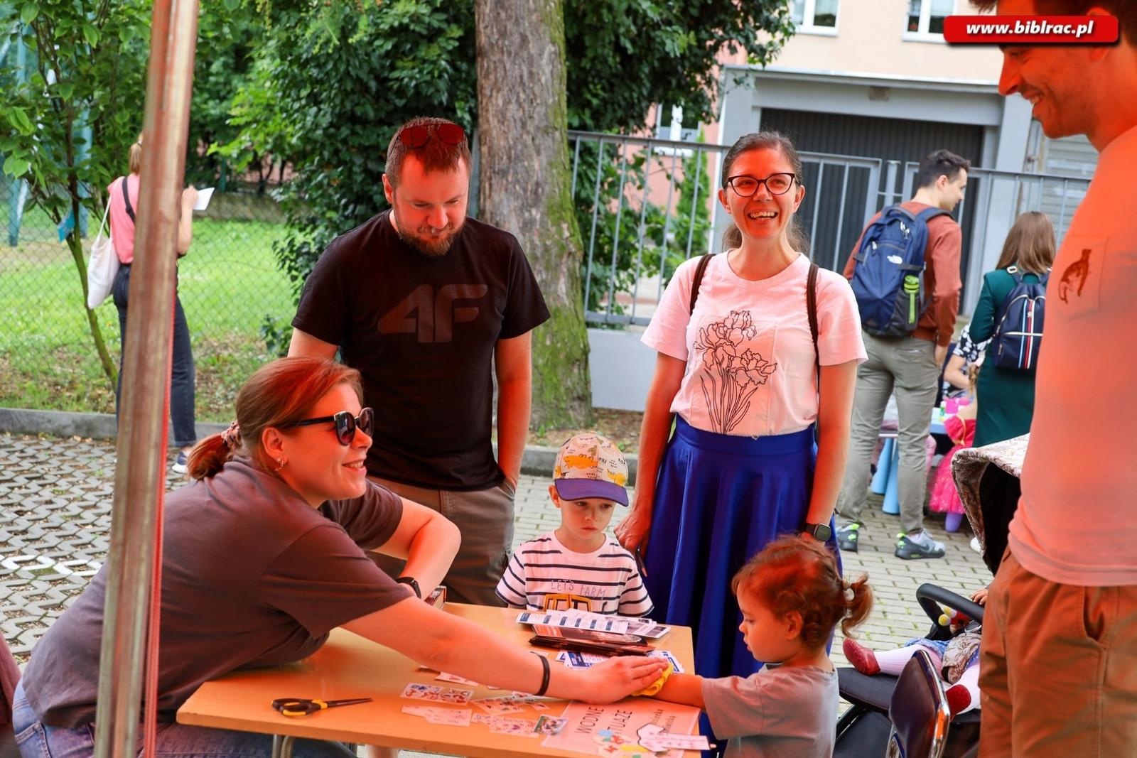 Zdjęcie w galerii na portalu naszraciborz.pl: Dzień Dziecka z Biblioteką – w tym roku bawiliśmy się na EKO Pikniku Integracyjnym wiadomości z regionu