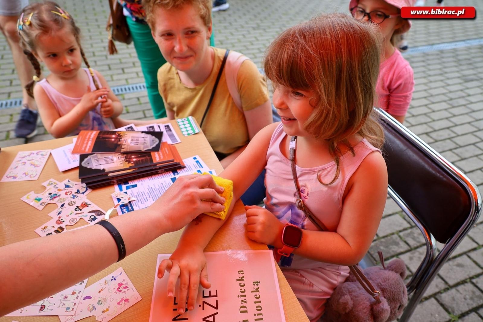 Zdjęcie w galerii na portalu naszraciborz.pl: Dzień Dziecka z Biblioteką – w tym roku bawiliśmy się na EKO Pikniku Integracyjnym wiadomości z regionu