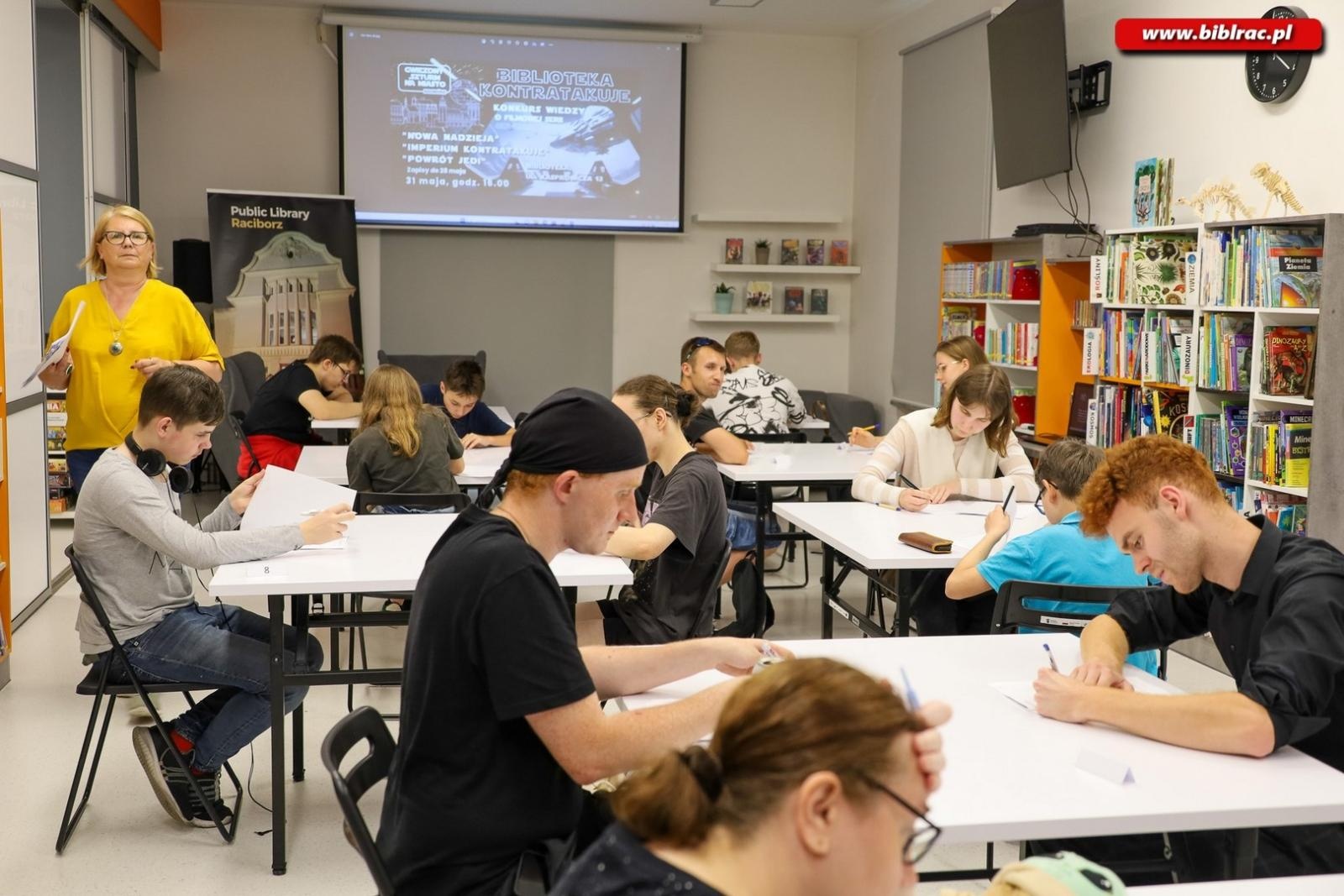 Zdjęcie w galerii na portalu naszraciborz.pl: Biblioteka kontratakuje! Relacja z konkursu wiedzy o filmowej trylogii Star Wars wiadomości z regionu