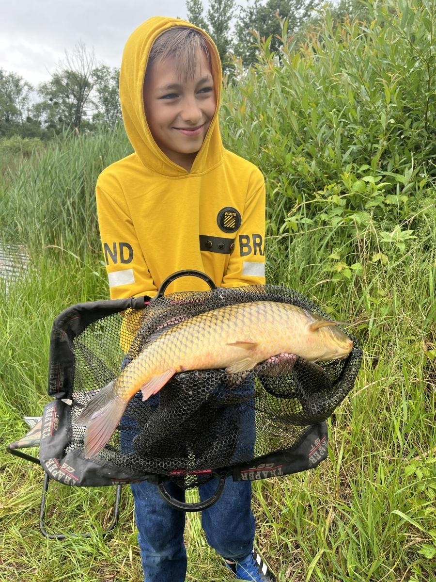 Zdjęcie w galerii na portalu naszraciborz.pl: Festyn wędkarski z okazji Dnia Dziecka. Kapryśna pogoda nie popsuła zabawy wiadomości z regionu