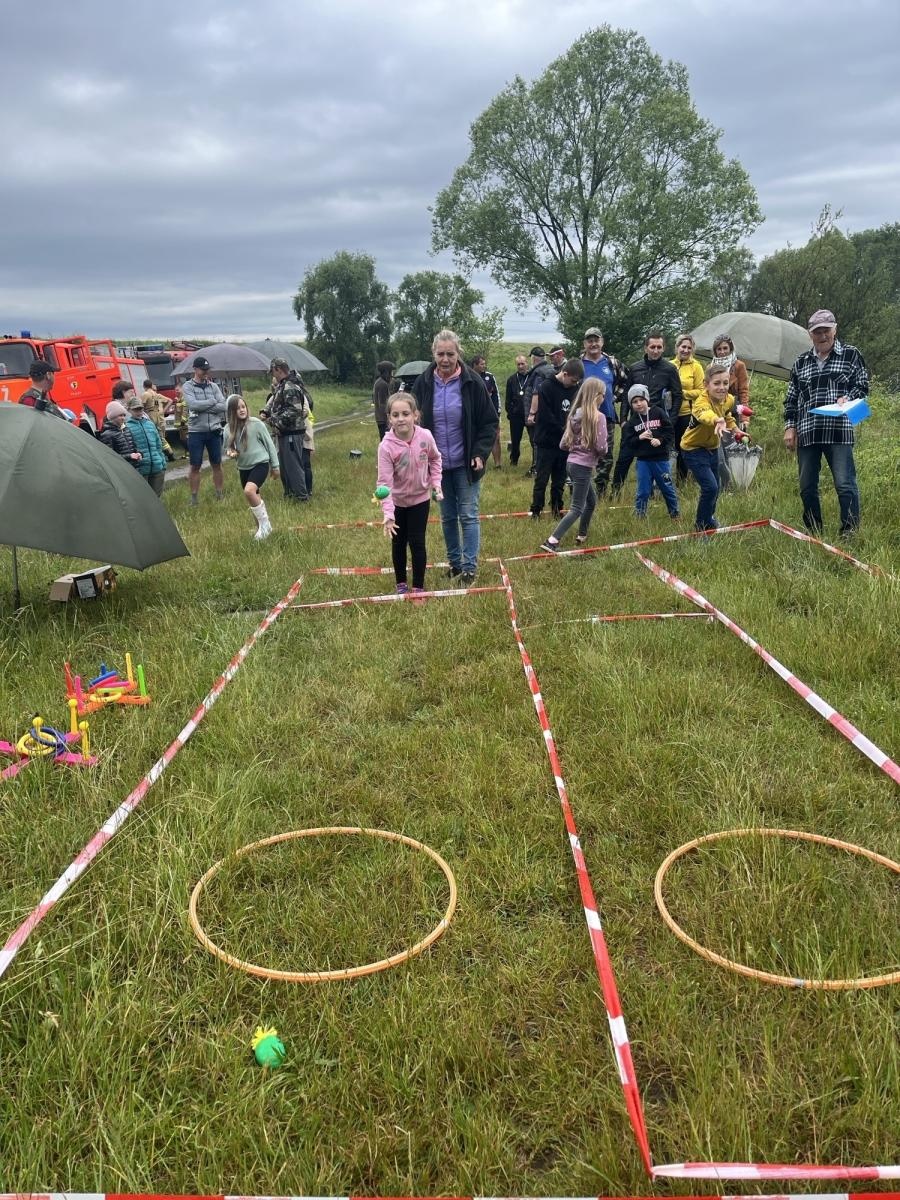 Zdjęcie w galerii na portalu naszraciborz.pl: Festyn wędkarski z okazji Dnia Dziecka. Kapryśna pogoda nie popsuła zabawy wiadomości z regionu