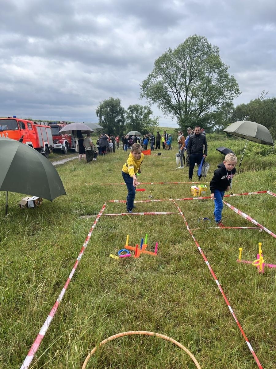 Zdjęcie w galerii na portalu naszraciborz.pl: Festyn wędkarski z okazji Dnia Dziecka. Kapryśna pogoda nie popsuła zabawy wiadomości z regionu