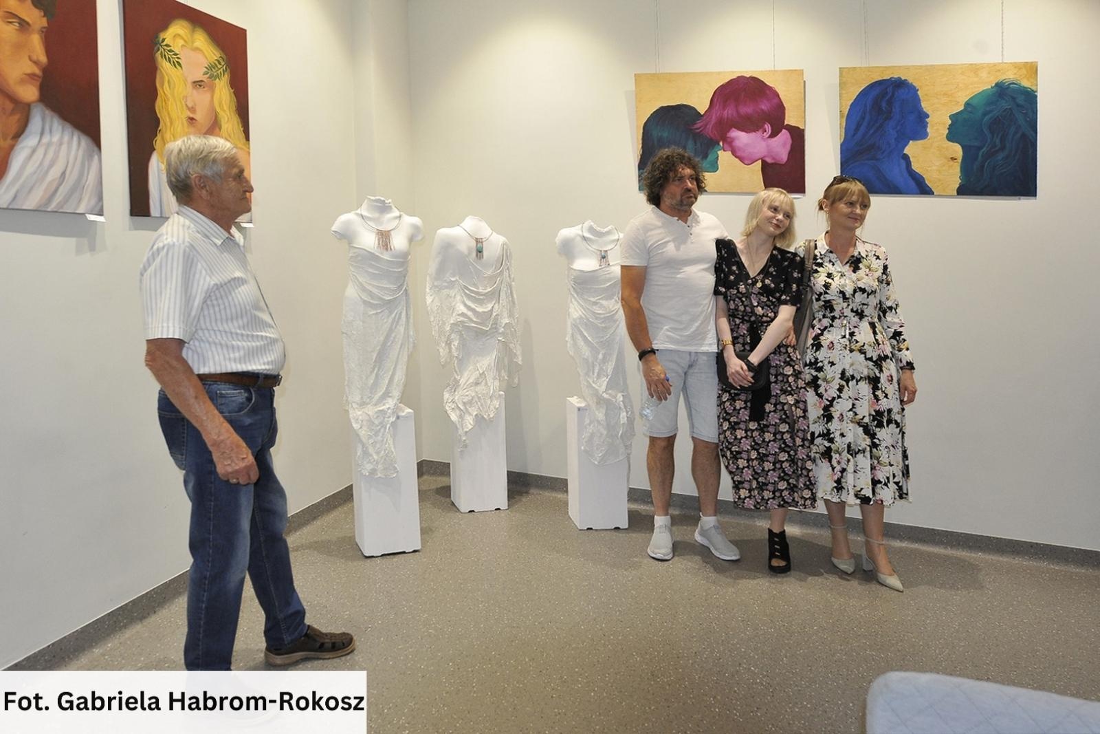 Zdjęcie w galerii na portalu naszraciborz.pl: DYPLOMY 2024 – nowa wystawa w raciborskiej bibliotece wiadomości z regionu