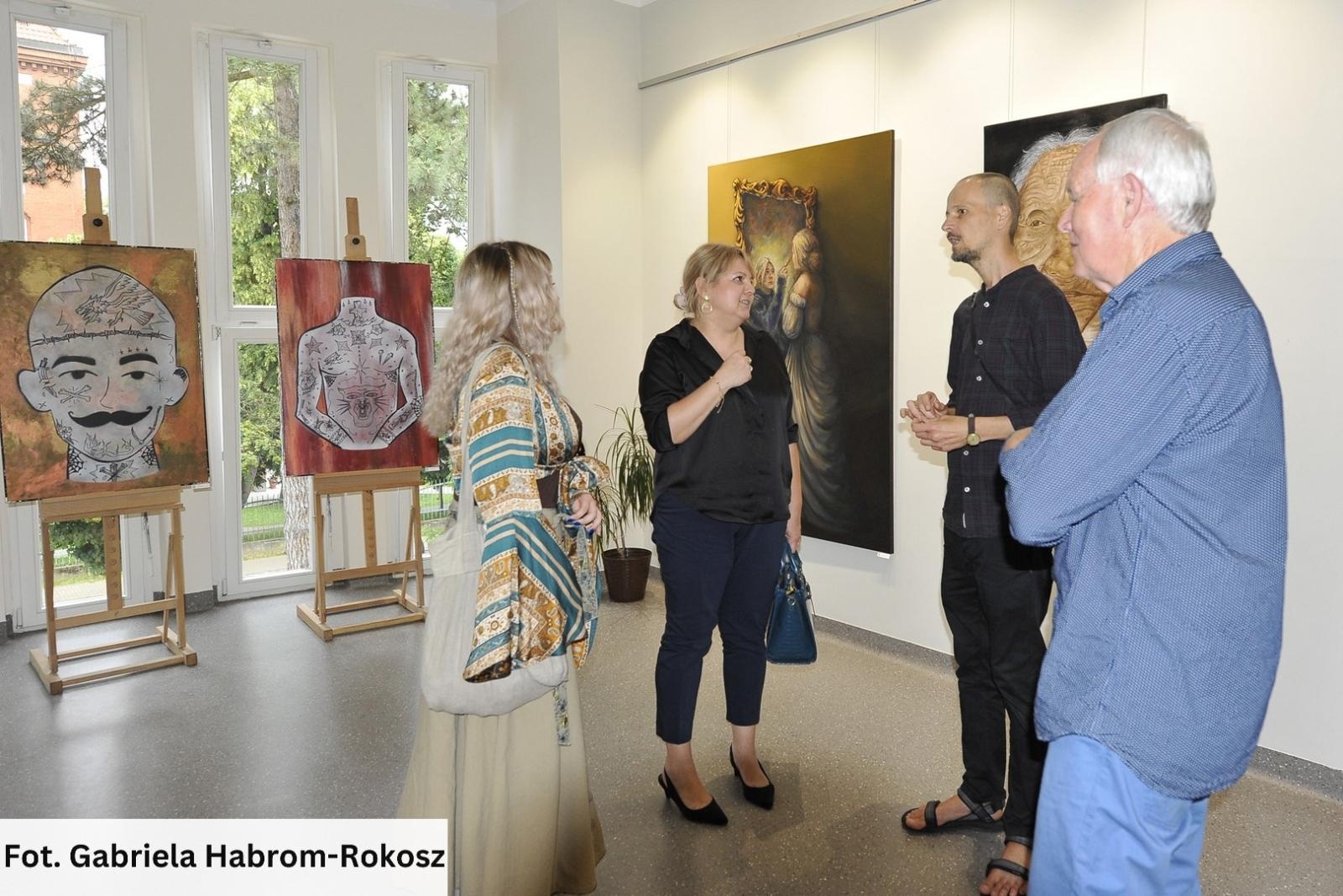 Zdjęcie w galerii na portalu naszraciborz.pl: DYPLOMY 2024 – nowa wystawa w raciborskiej bibliotece wiadomości z regionu