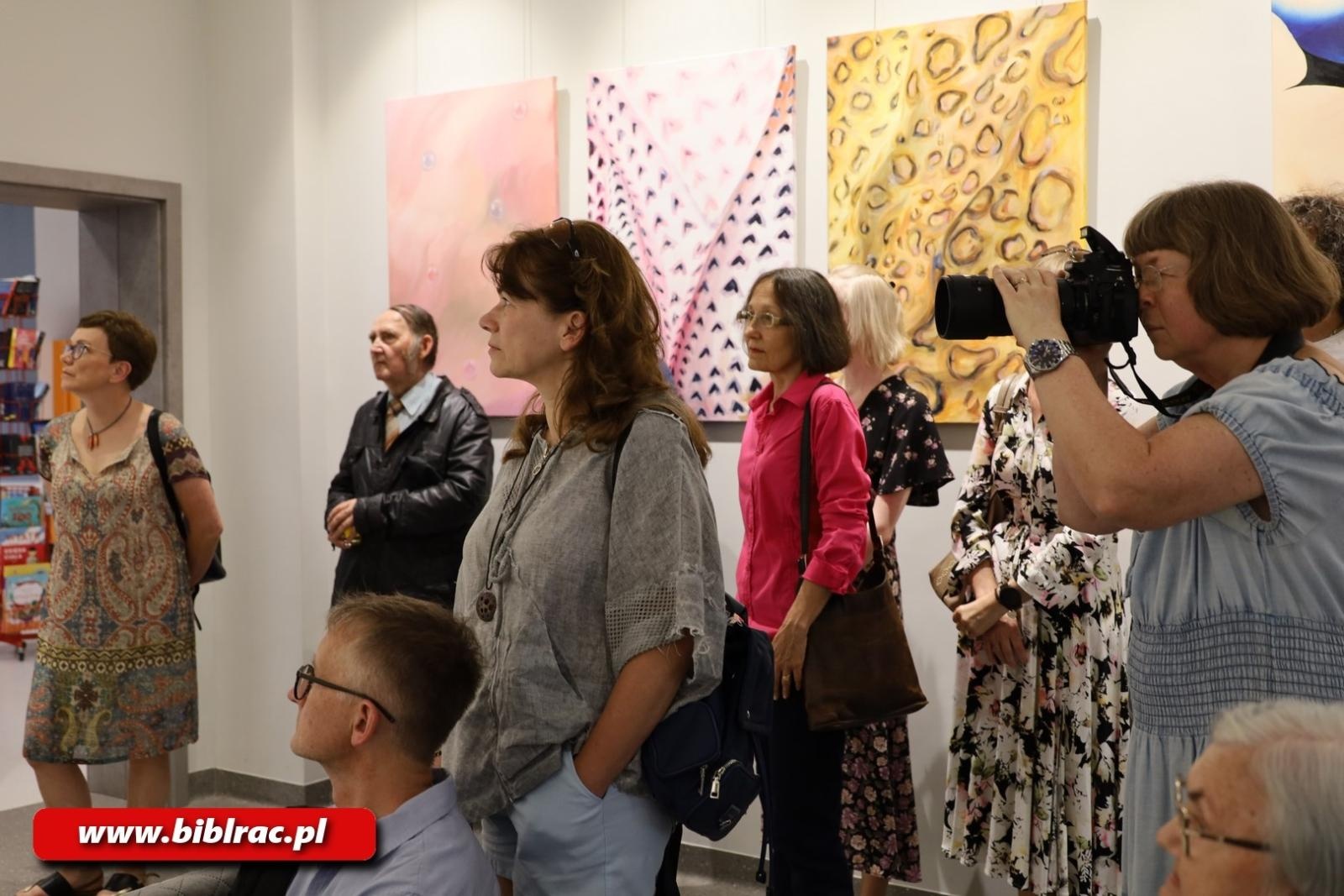 Zdjęcie w galerii na portalu naszraciborz.pl: DYPLOMY 2024 – nowa wystawa w raciborskiej bibliotece wiadomości z regionu