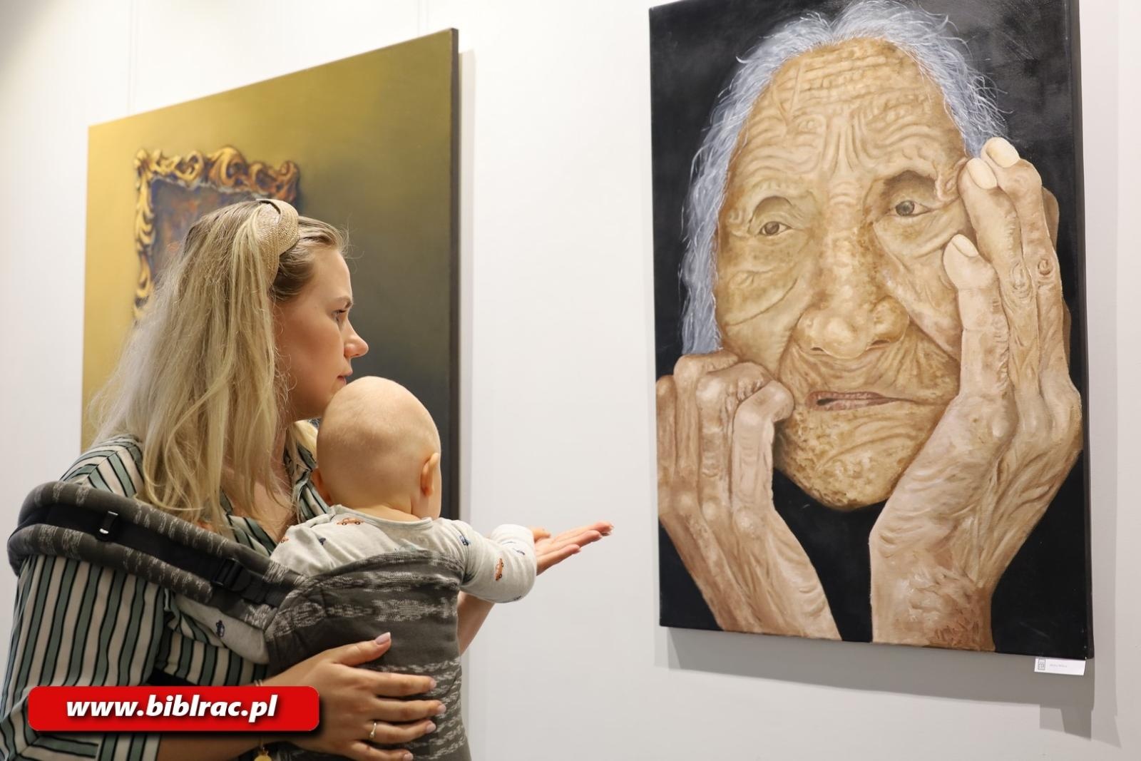 Zdjęcie w galerii na portalu naszraciborz.pl: DYPLOMY 2024 – nowa wystawa w raciborskiej bibliotece wiadomości z regionu