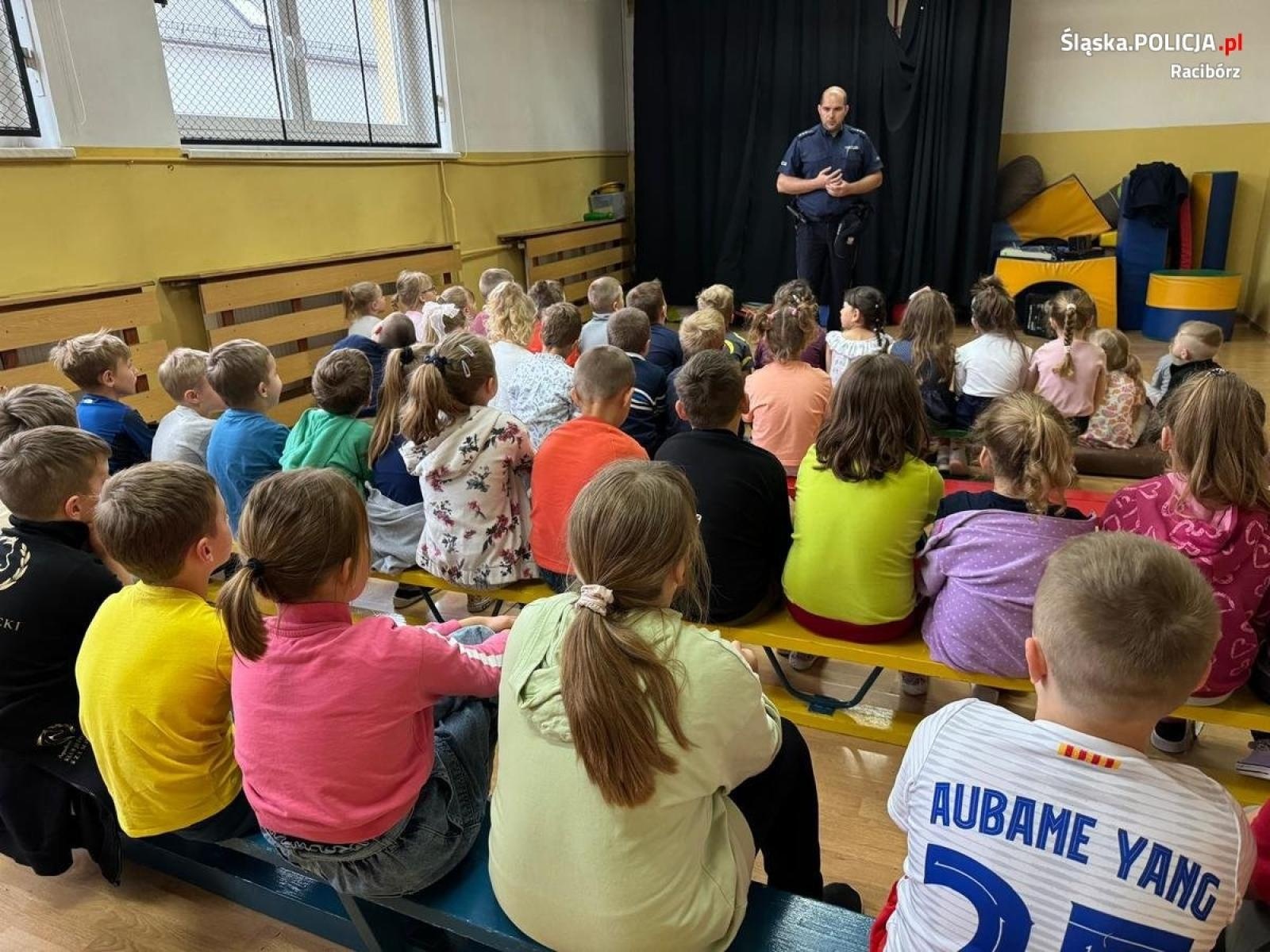 Zdjęcie w galerii na portalu naszraciborz.pl: Spotkanie z policjantem sposobem na bezpieczne wakacje wiadomości z regionu
