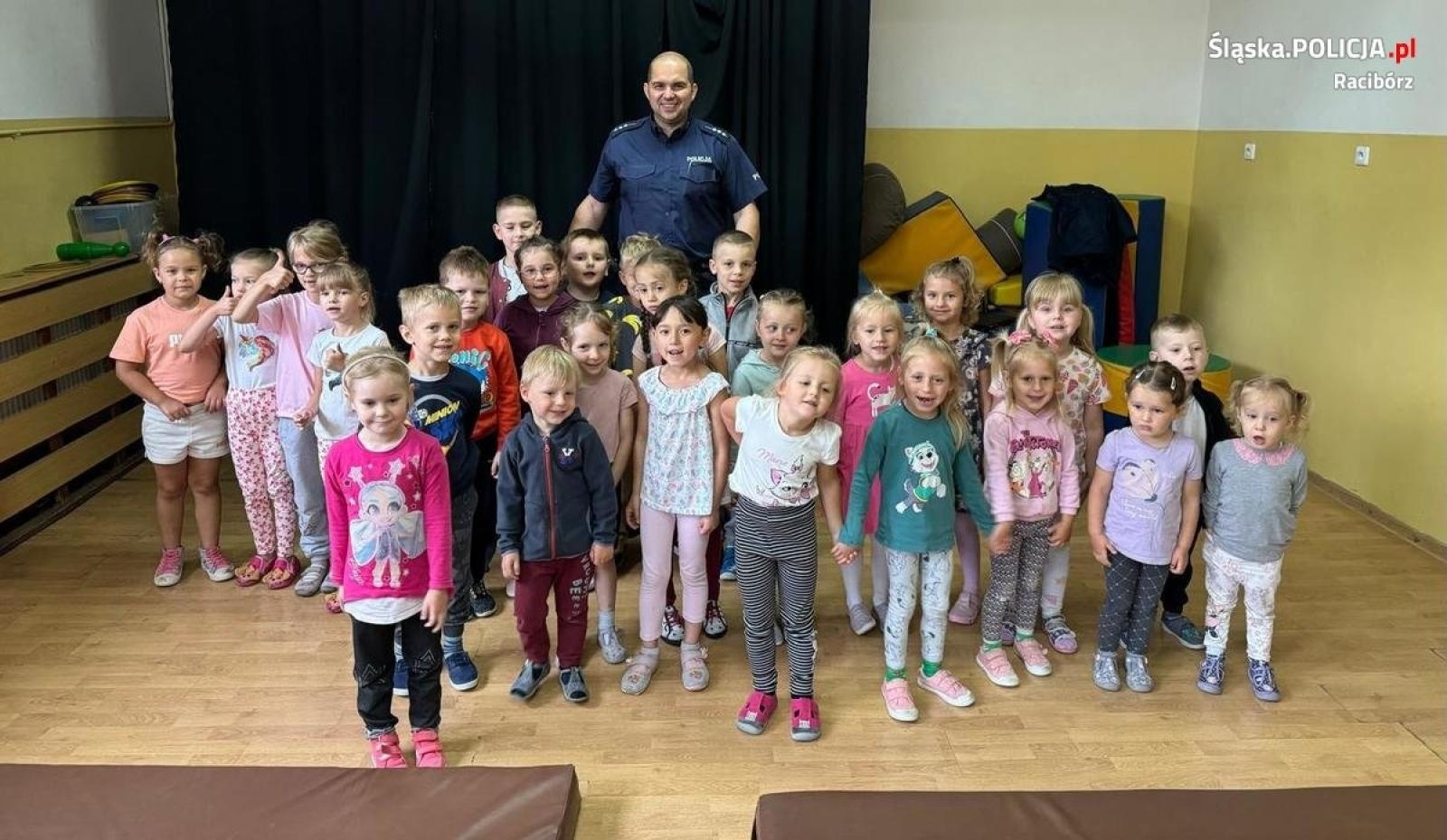 Zdjęcie w galerii na portalu naszraciborz.pl: Spotkanie z policjantem sposobem na bezpieczne wakacje wiadomości z regionu