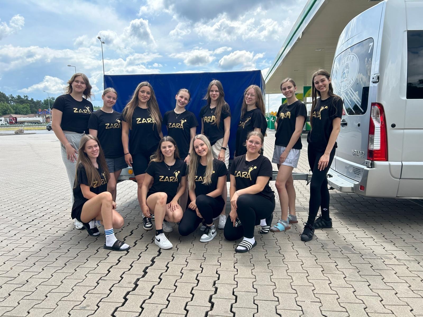 Zdjęcie w galerii na portalu naszraciborz.pl: Mażoretki Zara wystąpiły w Elbe-Elster wiadomości z regionu