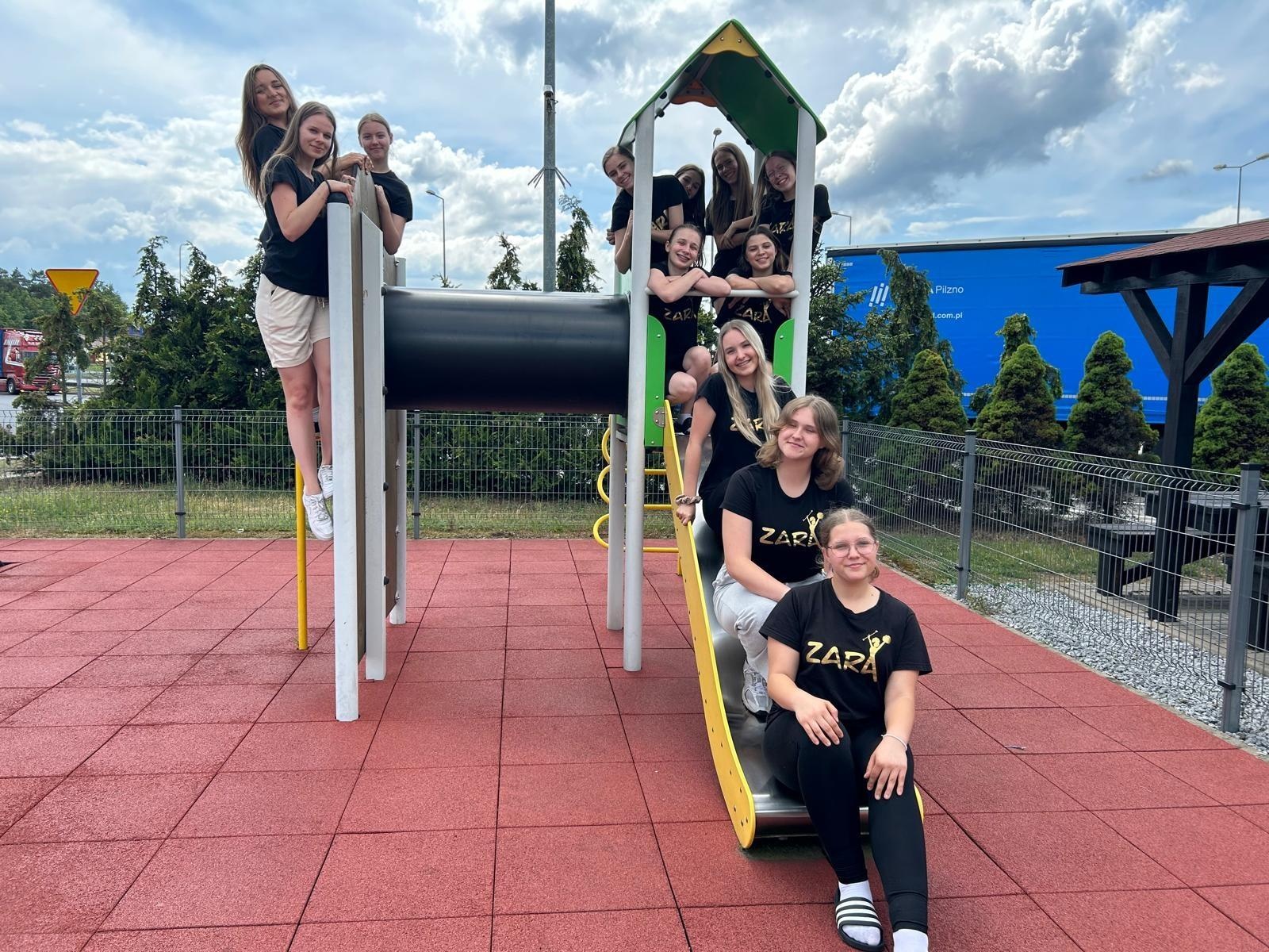 Zdjęcie w galerii na portalu naszraciborz.pl: Mażoretki Zara wystąpiły w Elbe-Elster wiadomości z regionu