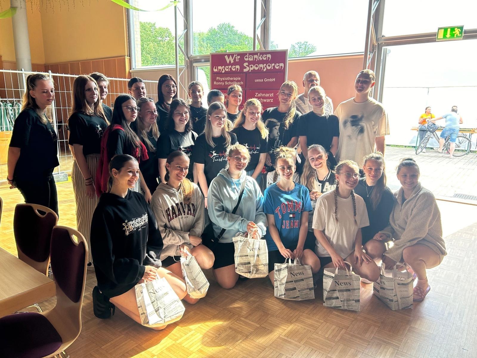 Zdjęcie w galerii na portalu naszraciborz.pl: Mażoretki Zara wystąpiły w Elbe-Elster wiadomości z regionu