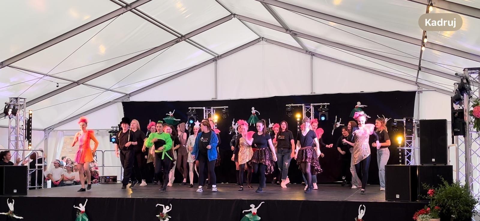 Zdjęcie w galerii na portalu naszraciborz.pl: Mażoretki Zara wystąpiły w Elbe-Elster wiadomości z regionu