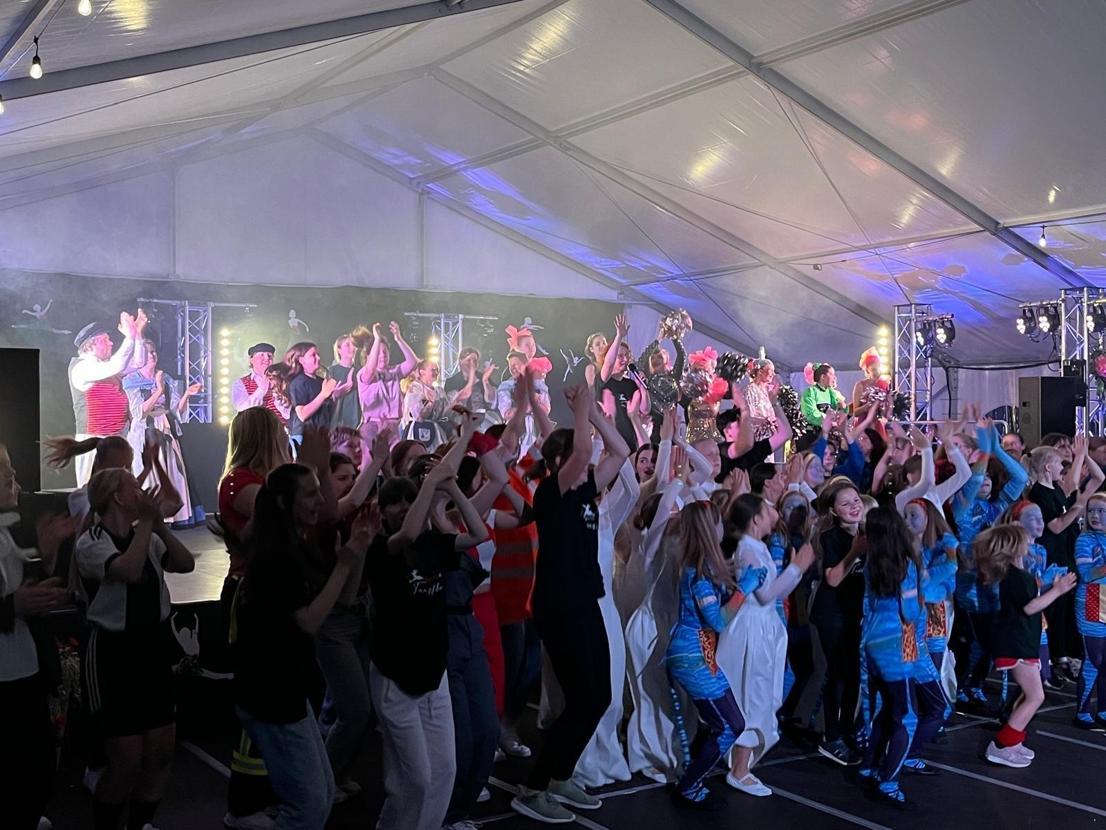 Zdjęcie w galerii na portalu naszraciborz.pl: Mażoretki Zara wystąpiły w Elbe-Elster wiadomości z regionu