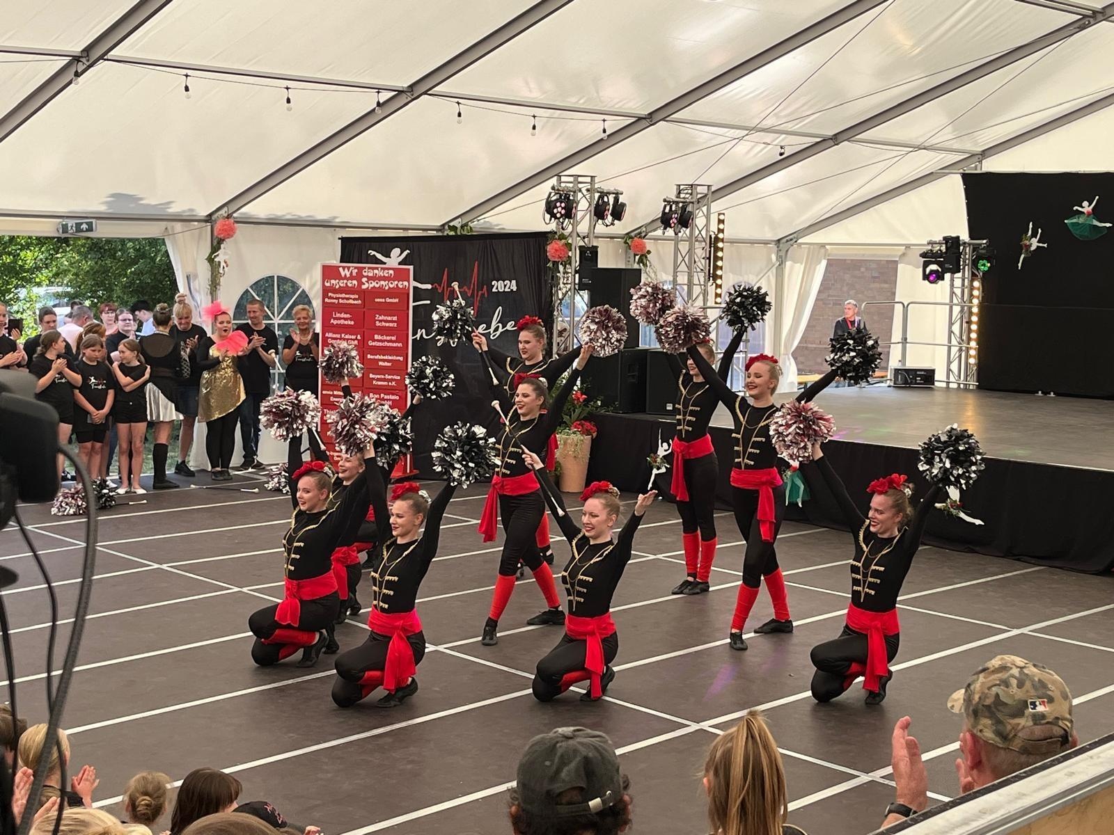 Zdjęcie w galerii na portalu naszraciborz.pl: Mażoretki Zara wystąpiły w Elbe-Elster wiadomości z regionu