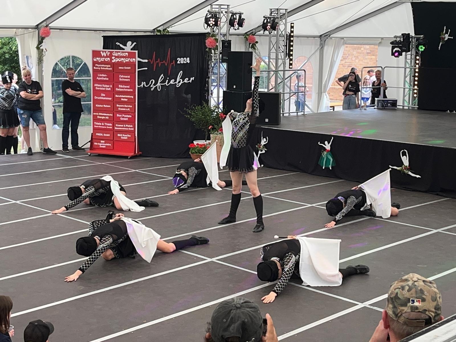 Zdjęcie w galerii na portalu naszraciborz.pl: Mażoretki Zara wystąpiły w Elbe-Elster wiadomości z regionu