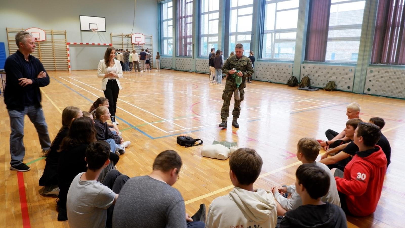 Zdjęcie w galerii na portalu naszraciborz.pl: Edukacja z wojskiem. Wspólne działania MEN i MON w Bieńkowicach wiadomości z regionu