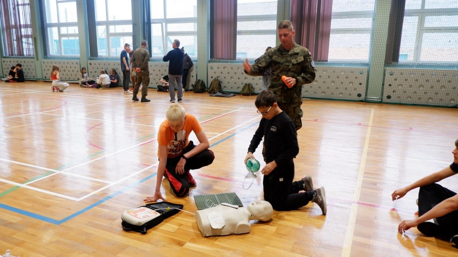 Zdjęcie w galerii na portalu naszraciborz.pl: Edukacja z wojskiem. Wspólne działania MEN i MON w Bieńkowicach wiadomości z regionu