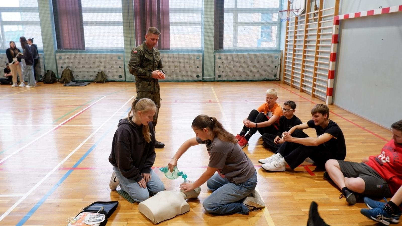 Zdjęcie w galerii na portalu naszraciborz.pl: Edukacja z wojskiem. Wspólne działania MEN i MON w Bieńkowicach wiadomości z regionu