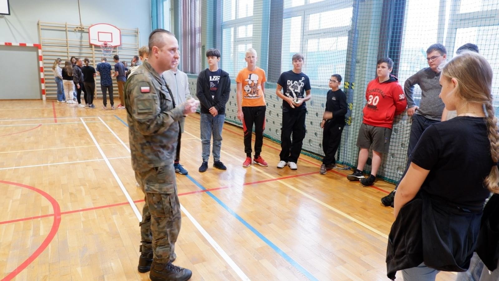 Zdjęcie w galerii na portalu naszraciborz.pl: Edukacja z wojskiem. Wspólne działania MEN i MON w Bieńkowicach wiadomości z regionu