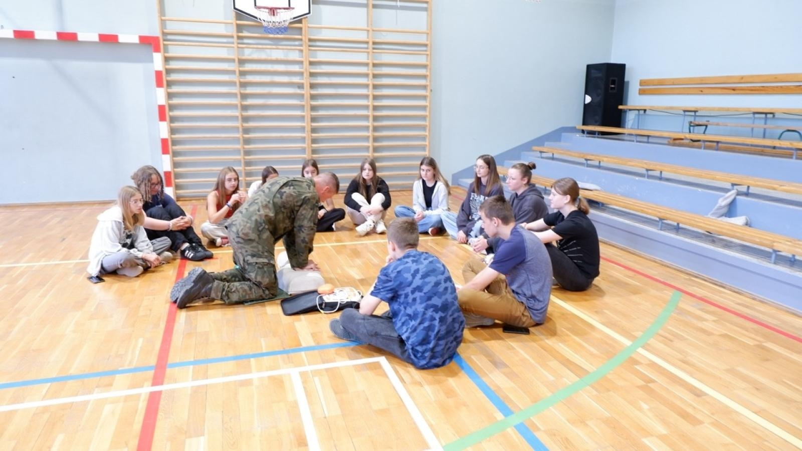 Zdjęcie w galerii na portalu naszraciborz.pl: Edukacja z wojskiem. Wspólne działania MEN i MON w Bieńkowicach wiadomości z regionu