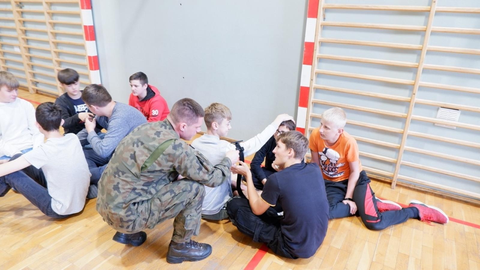 Zdjęcie w galerii na portalu naszraciborz.pl: Edukacja z wojskiem. Wspólne działania MEN i MON w Bieńkowicach wiadomości z regionu