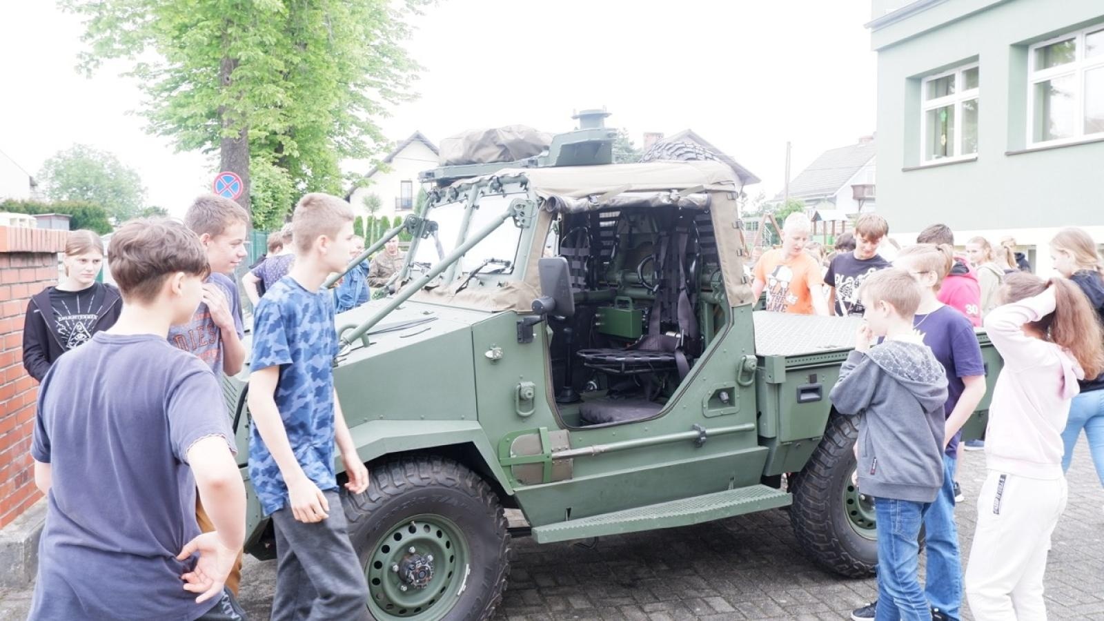 Zdjęcie w galerii na portalu naszraciborz.pl: Edukacja z wojskiem. Wspólne działania MEN i MON w Bieńkowicach wiadomości z regionu
