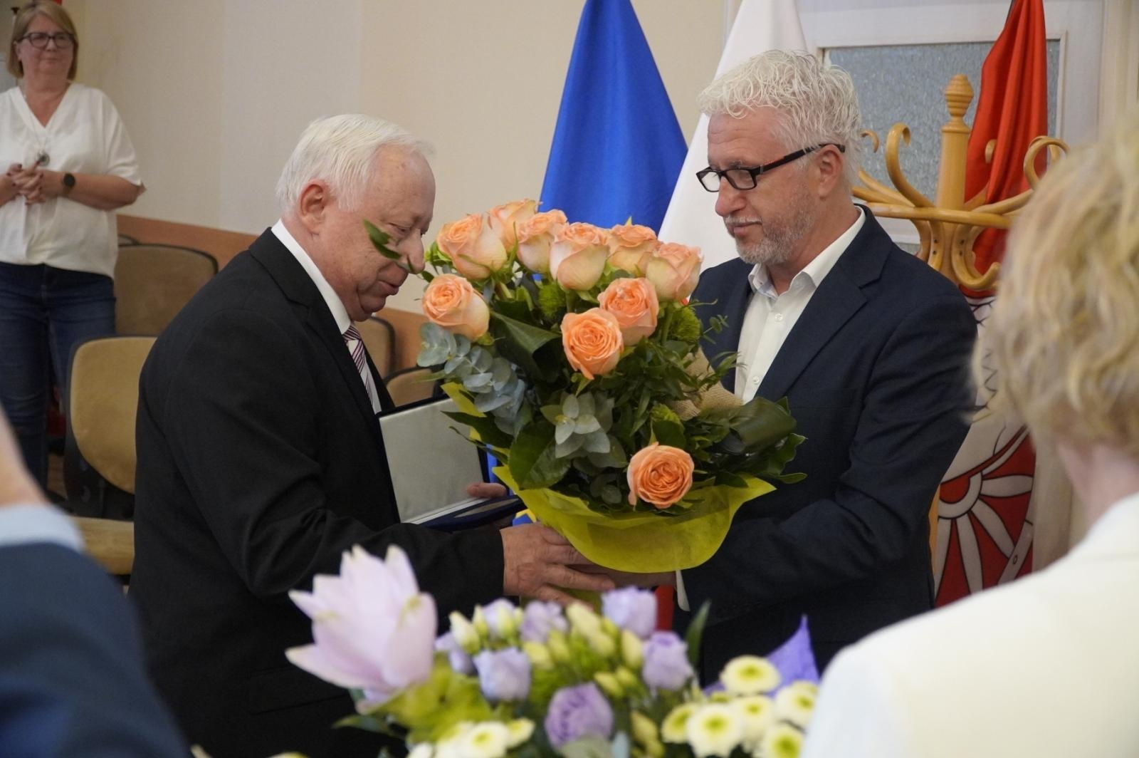 Zdjęcie w galerii na portalu naszraciborz.pl: Karol Pal odznaczony medalem Zasłużony dla Miasta Racibórz wiadomości z regionu