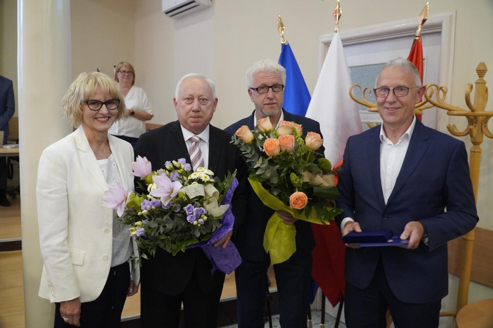 Zdjęcie w galerii na portalu naszraciborz.pl: Karol Pal odznaczony medalem Zasłużony dla Miasta Racibórz wiadomości z regionu
