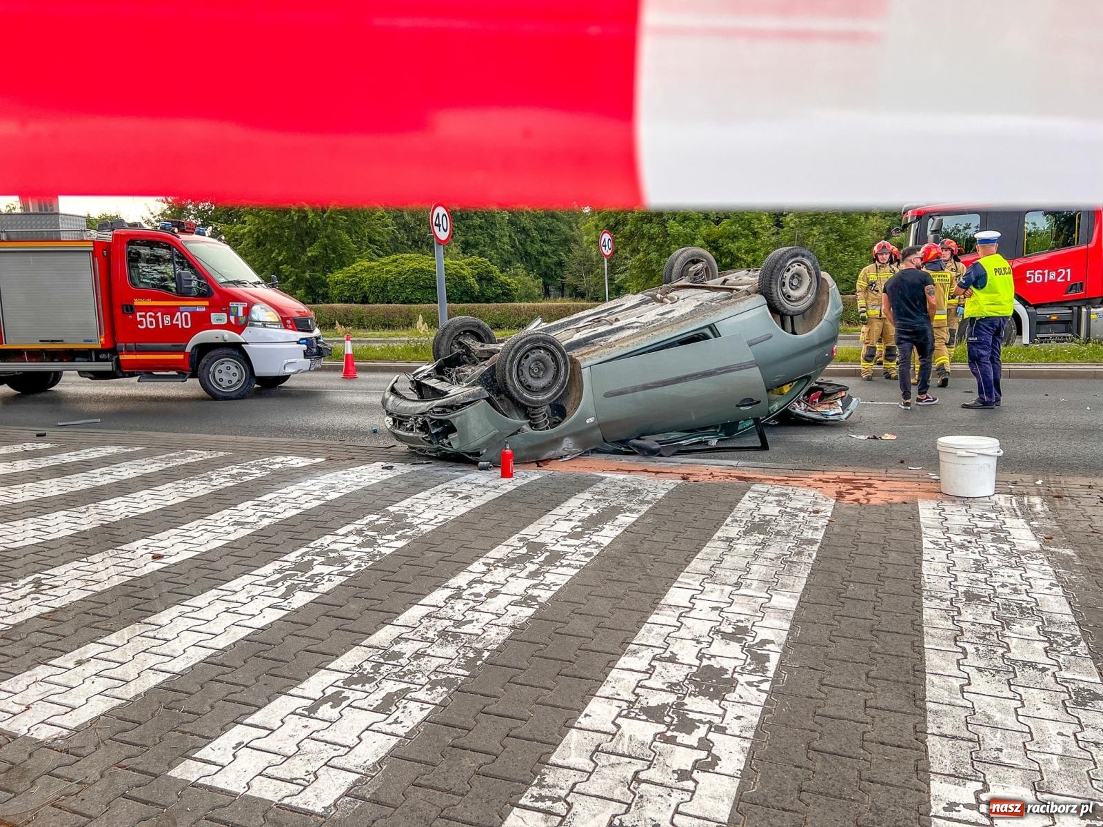 Zdjęcie w galerii na portalu naszraciborz.pl: Wypadek na Odrostradzie. Szarża seatem zakończona potrąceniem i dachowaniem [FOTO] wiadomości z regionu