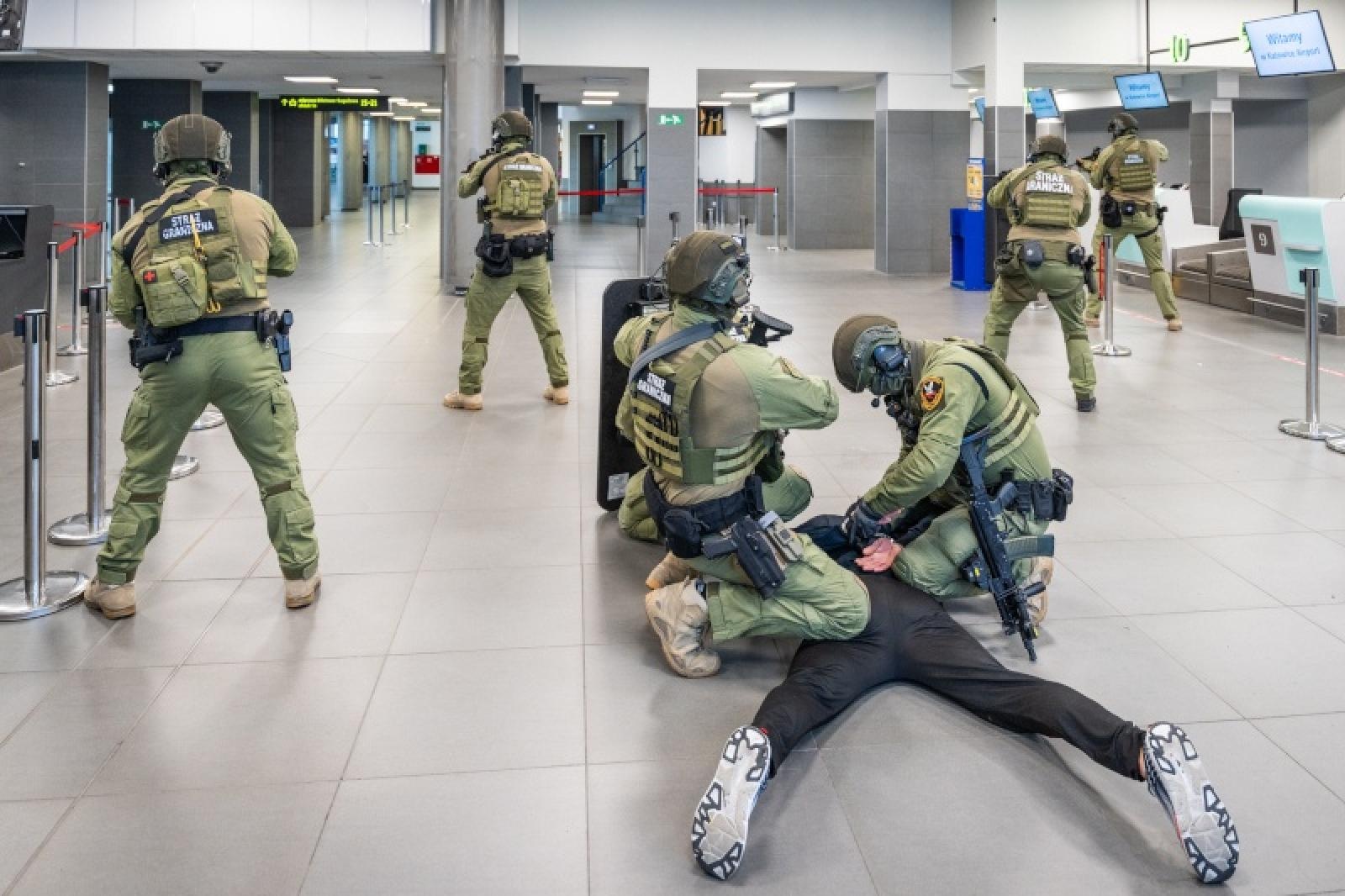 Zdjęcie w galerii na portalu naszraciborz.pl: Śląscy pogranicznicy z Raciborza szkolą się na wypadek zagrożenia terrorystycznego wiadomości z regionu