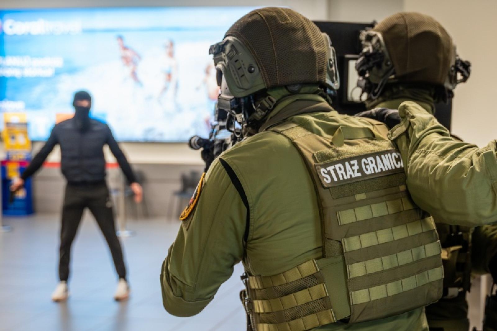 Zdjęcie w galerii na portalu naszraciborz.pl: Śląscy pogranicznicy z Raciborza szkolą się na wypadek zagrożenia terrorystycznego wiadomości z regionu